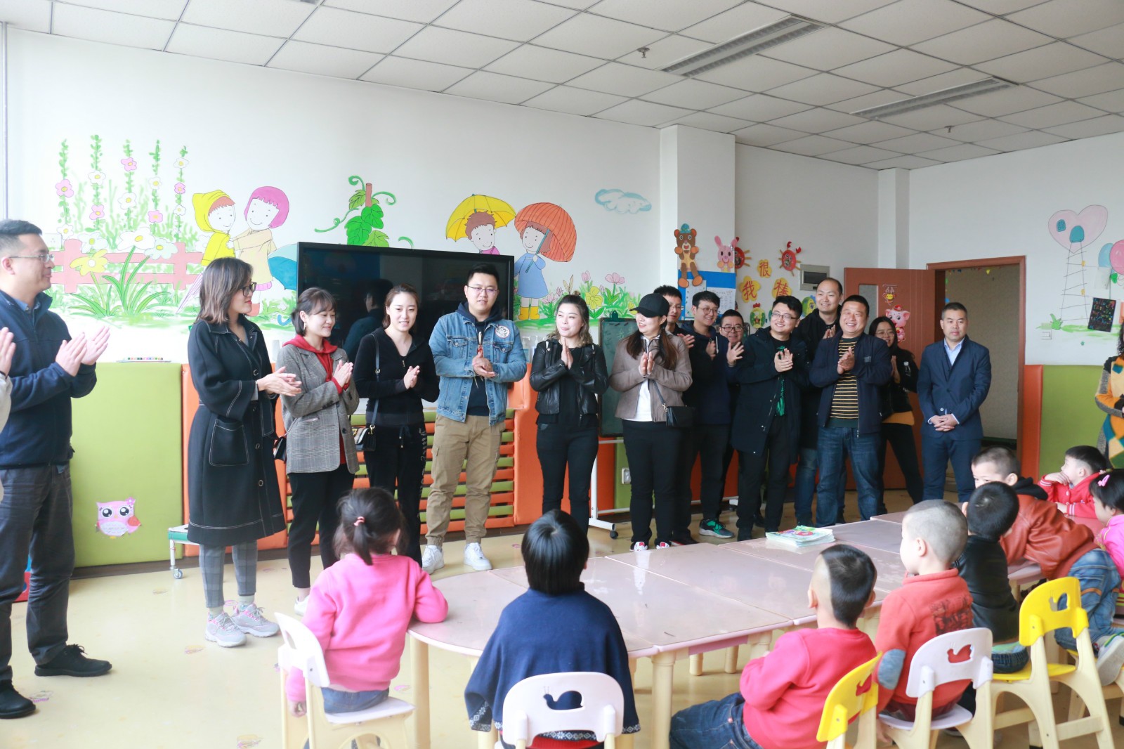 水情形公司到西安市儿童福利院开展自愿服务活动