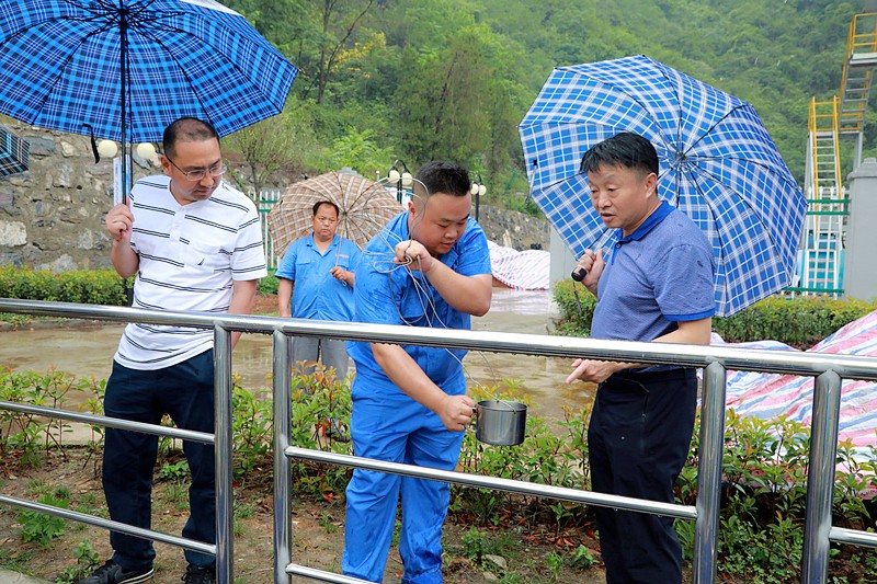 熊良虎在镇安污水处理厂调研时指出：以守护人民群众喝上清洁的水、、放心的水为出发点，，助力打好碧水守卫战