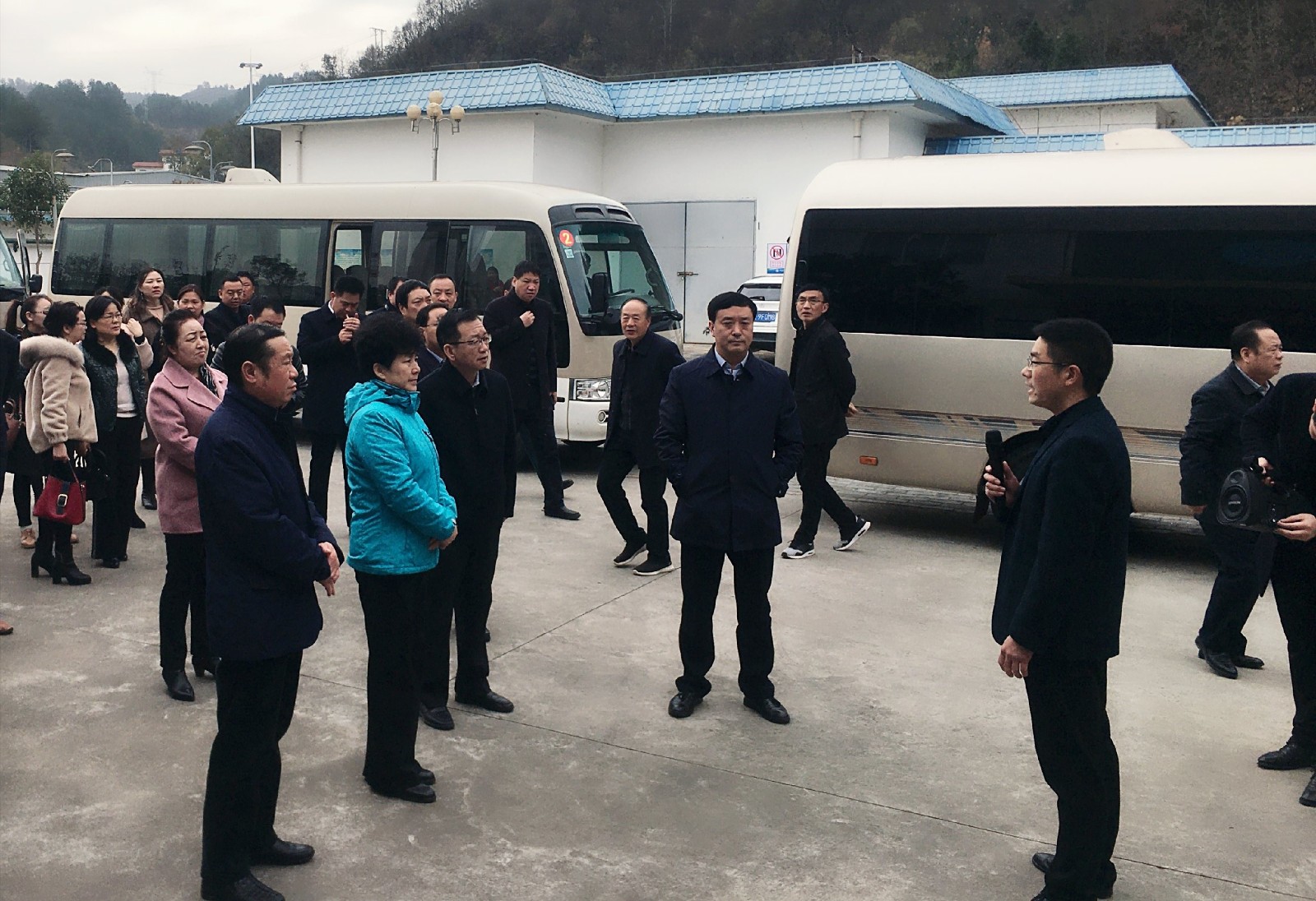 商洛市人大常委会党组副书记、、、副主任刘淑慧到水情形公司商南污水处理厂调研