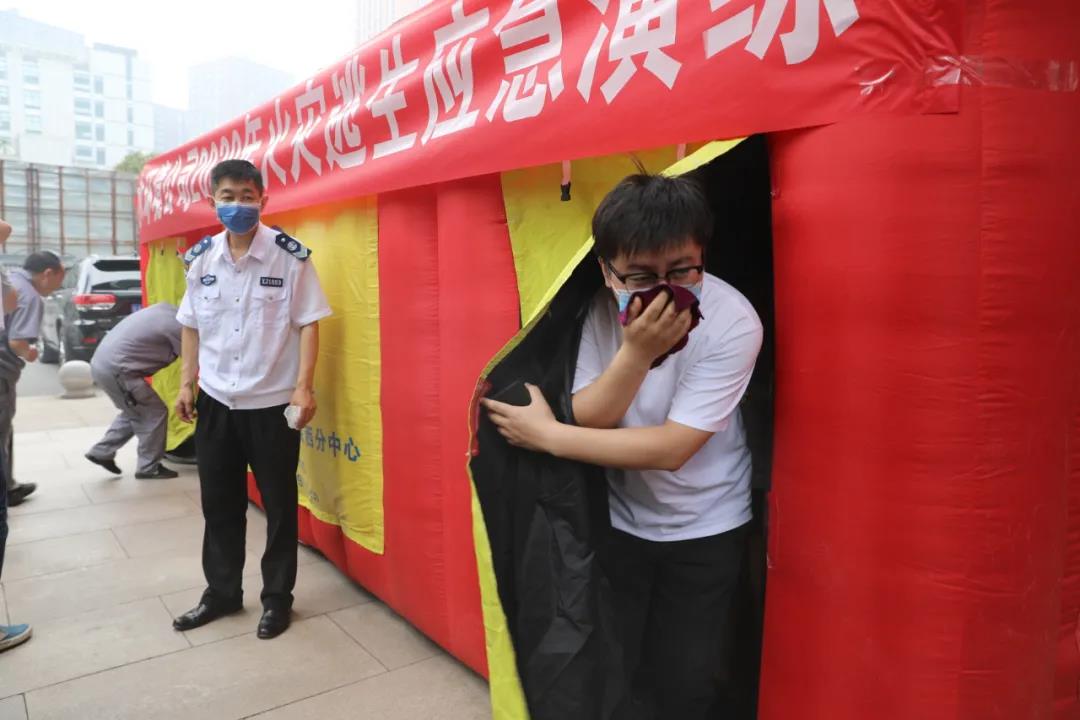 水情形公司开展消防培训暨逃生演练活动