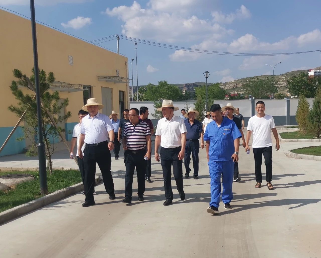 榆林市委常委、、副市长李二中到水情形神木公司调研