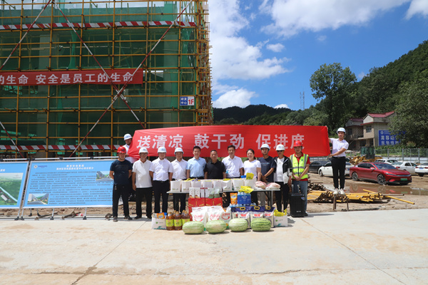 永利集团官网集团开展“送清凉”活动 关爱一线职工