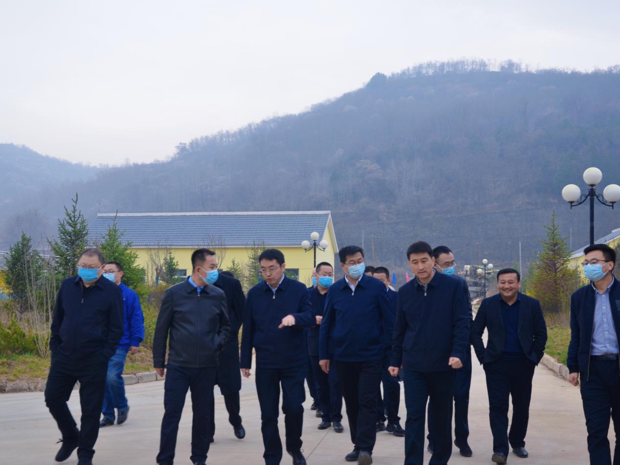 省黄帝陵文化园区管委会副主任、、黄陵县委副书记、、县长李建雄到水情形公司黄陵县污水处理厂调研