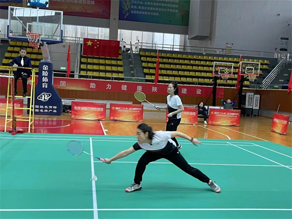 永利集团官网集团代表队加入“陕西能化地质杯”职工羽毛球赛