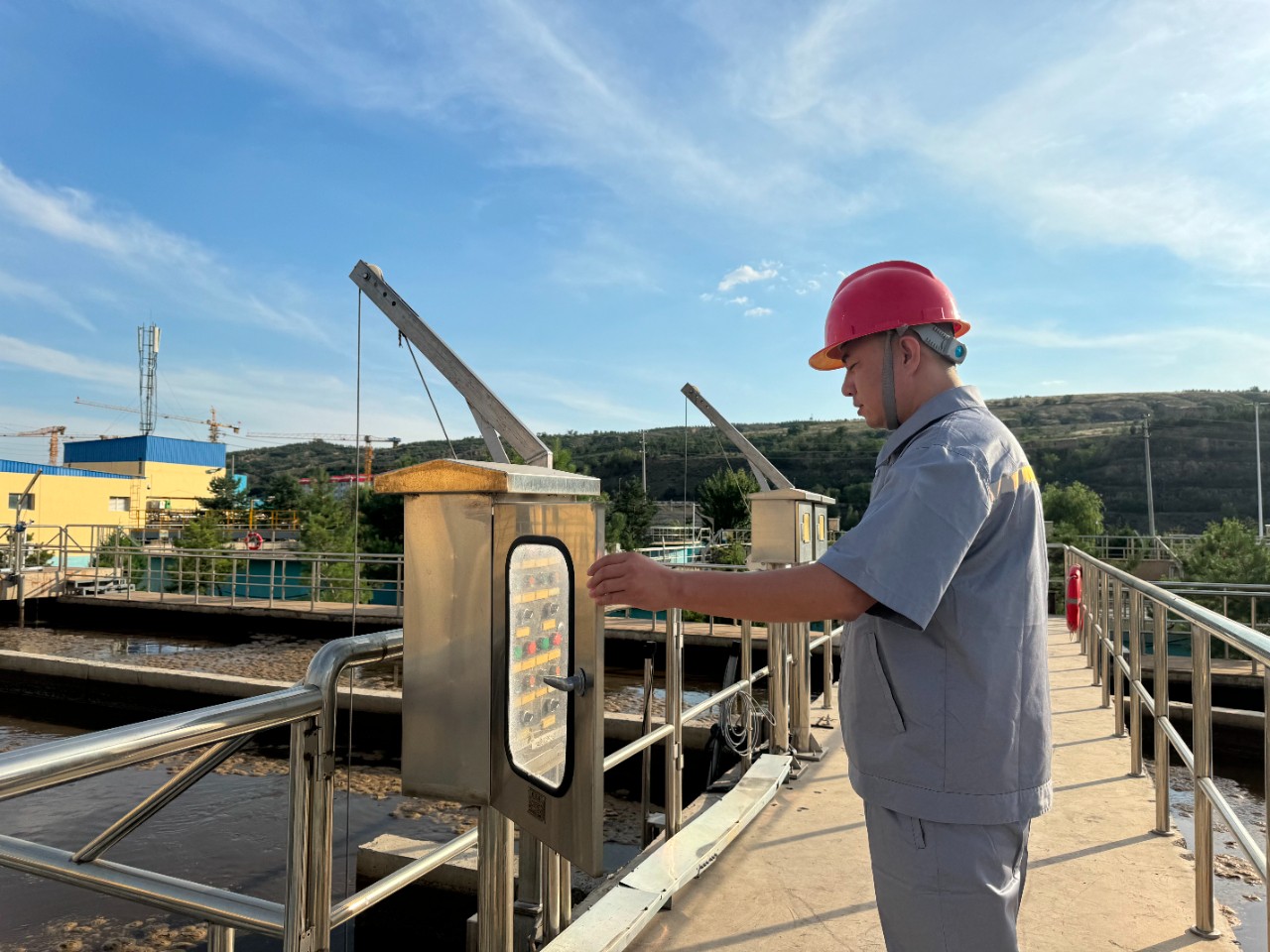 水情形公司职工贺虎荣获神木市人民政府揭晓的“2023年度生态情形；；な虑橄冉鋈恕鄙称呼