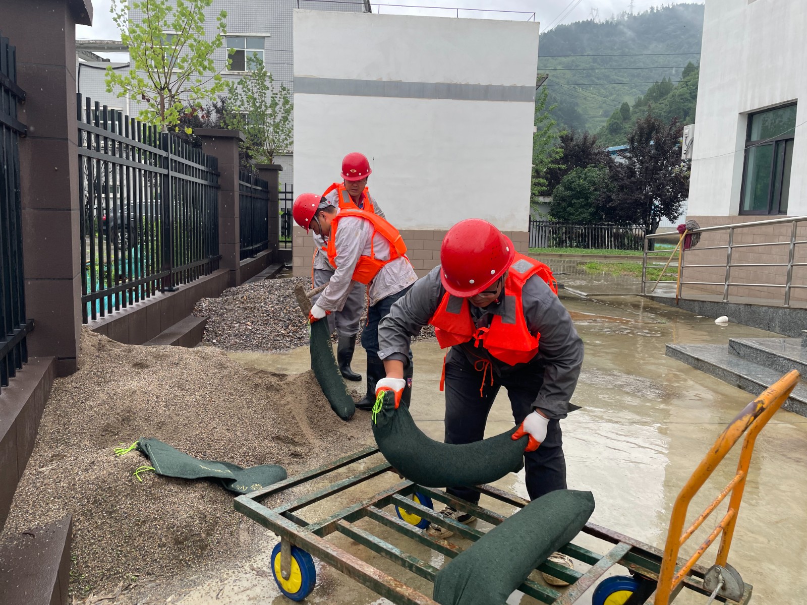 水情形公司：绝不松懈强继承 守牢防汛清静线