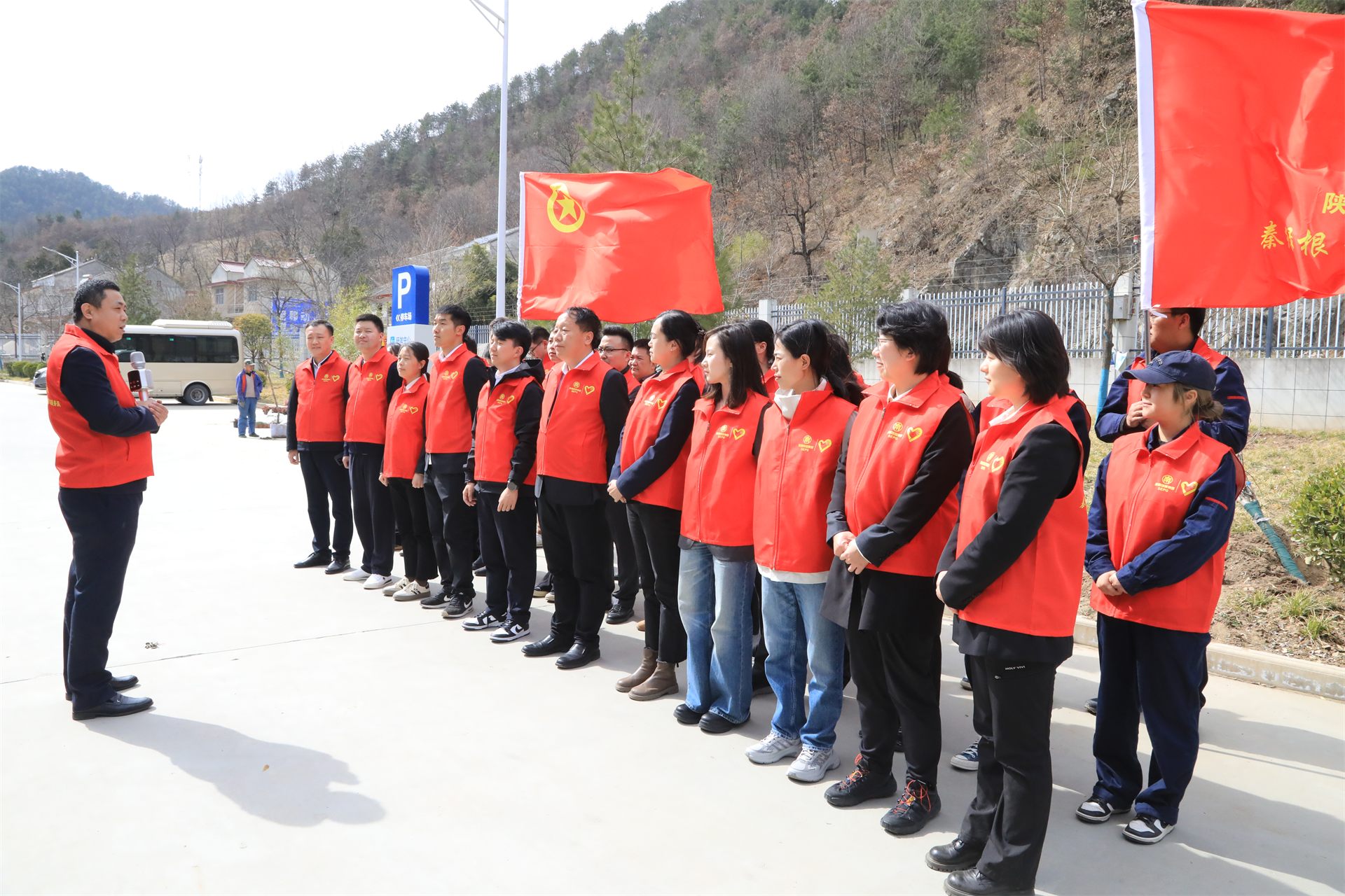 根系青春·植此青绿｜永利集团官网集团团委开展义务植树自愿活动