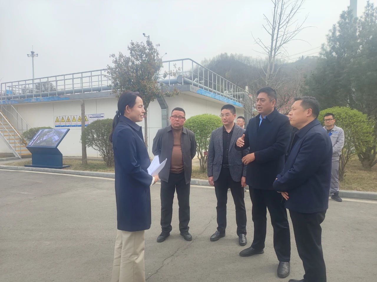 商南县委副书记、、、县长刘华到水情形公司商南县污水处理厂调研